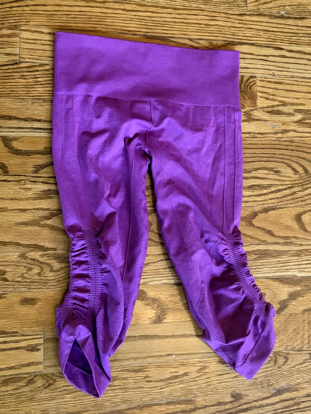 Lulu Lemon High Waisted Cropped Ruched Leggings. Magenta. Size 4.